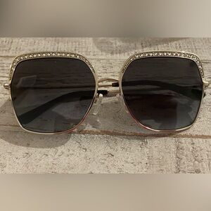 Micheal korse sunglasses 
Brand new